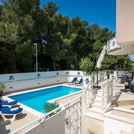 Alte Muhle With Pool And Jacuzzi In Novigrad *