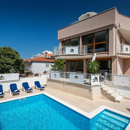 Alte Muhle With Pool And Jacuzzi In Novigrad
