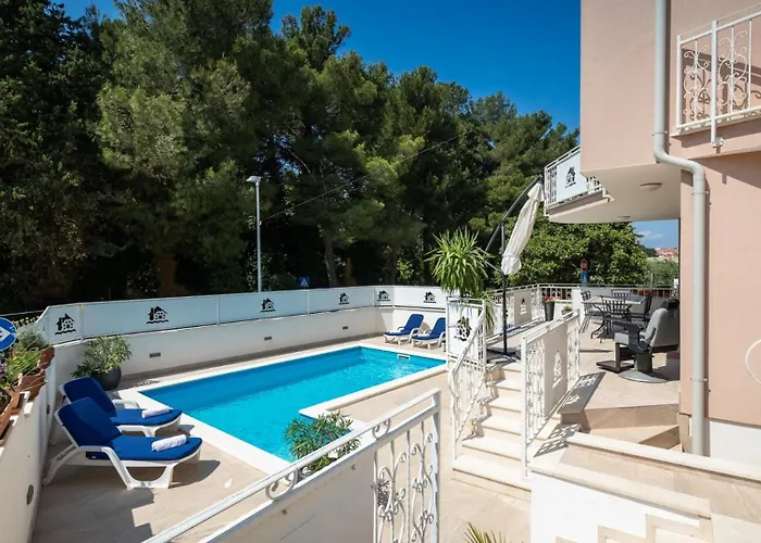 Alte Muhle With Pool And Jacuzzi In Novigrad *